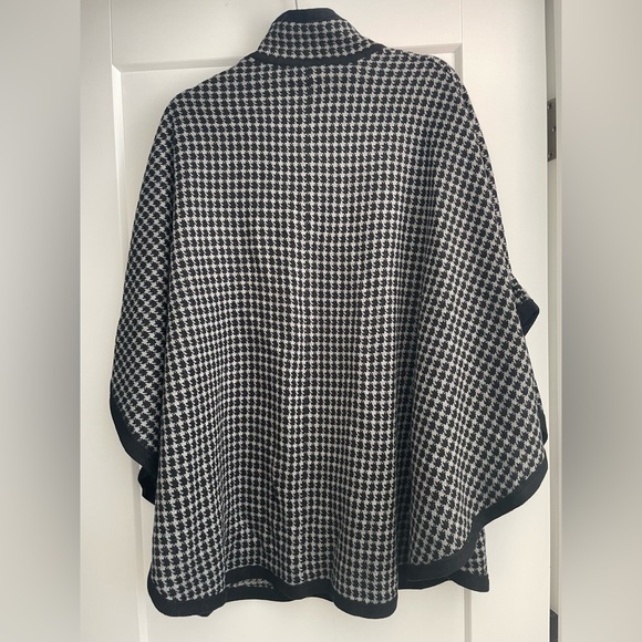 Northern Reflections Houndstooth Shawl/Sweater/Poncho - Picture 5 of 5